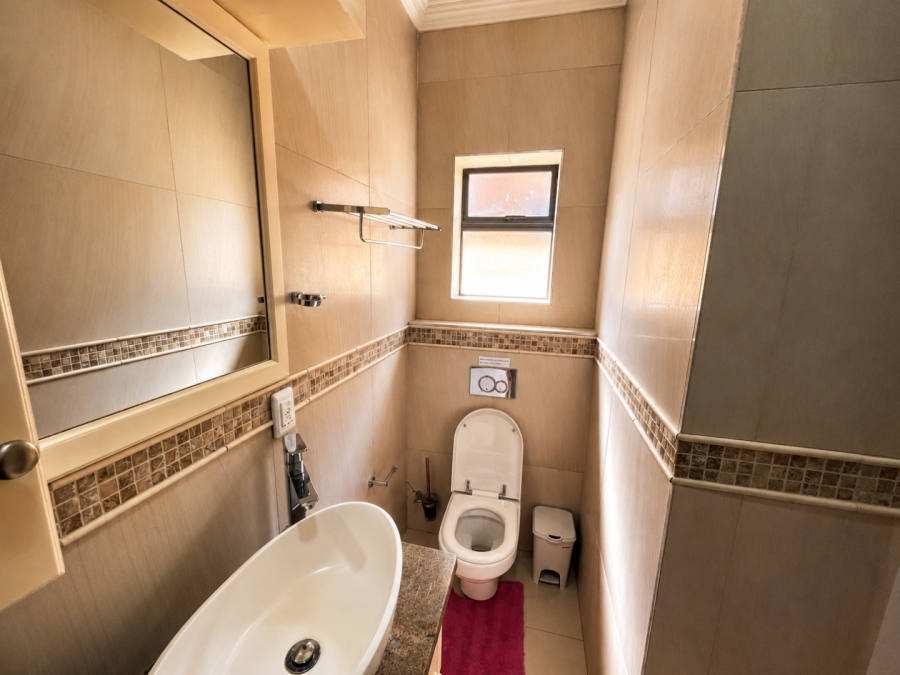 6 Bedroom Property for Sale in Monte Christo Western Cape